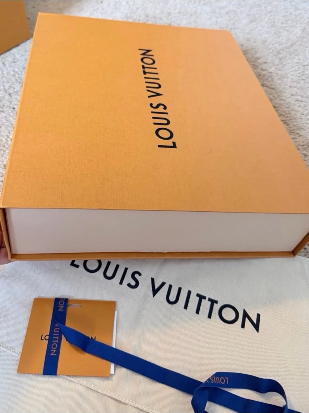 LOUIS VUITTON